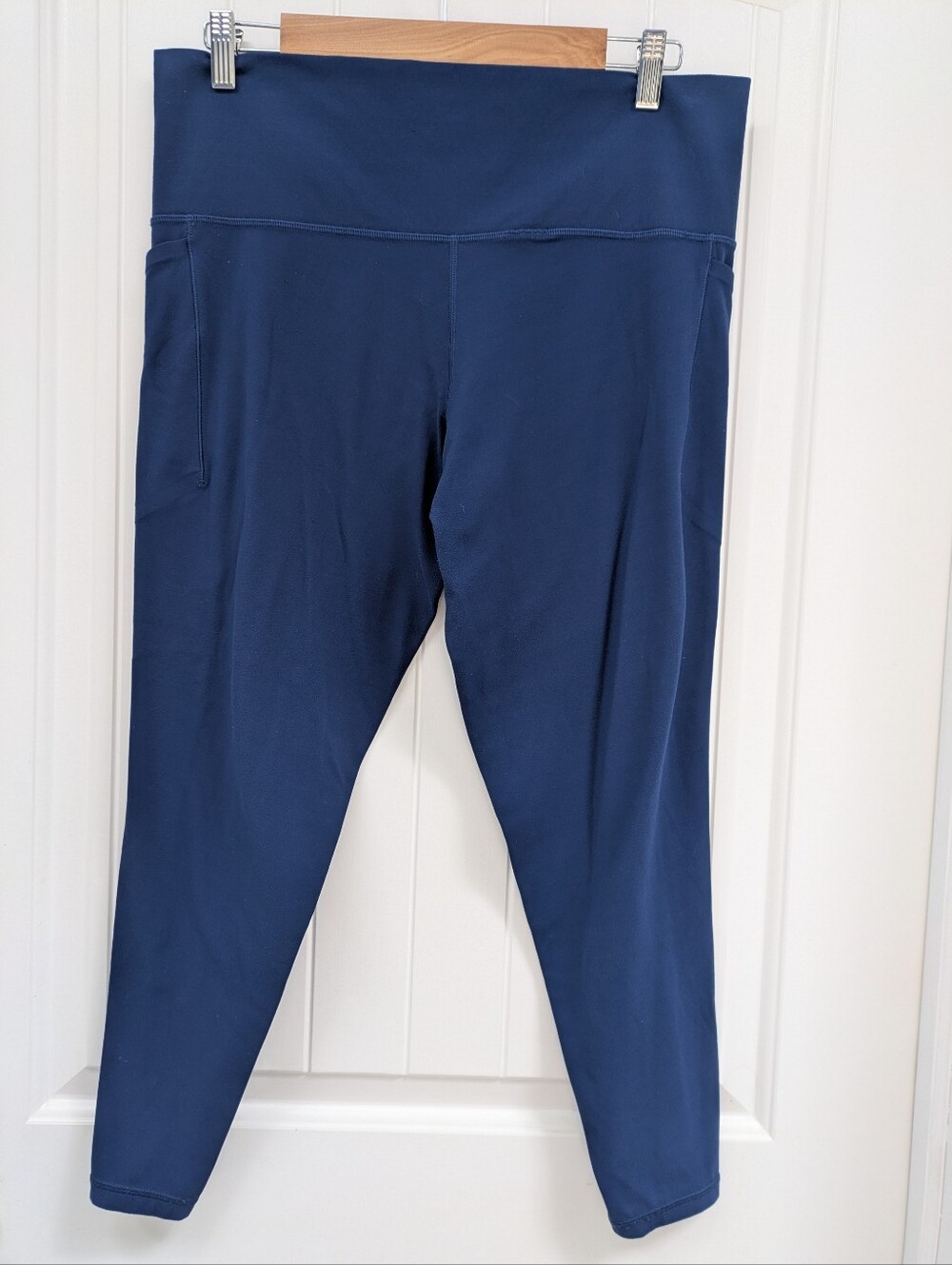 Athleta Salutation Stash High Rise 7/8 Legging-Navy